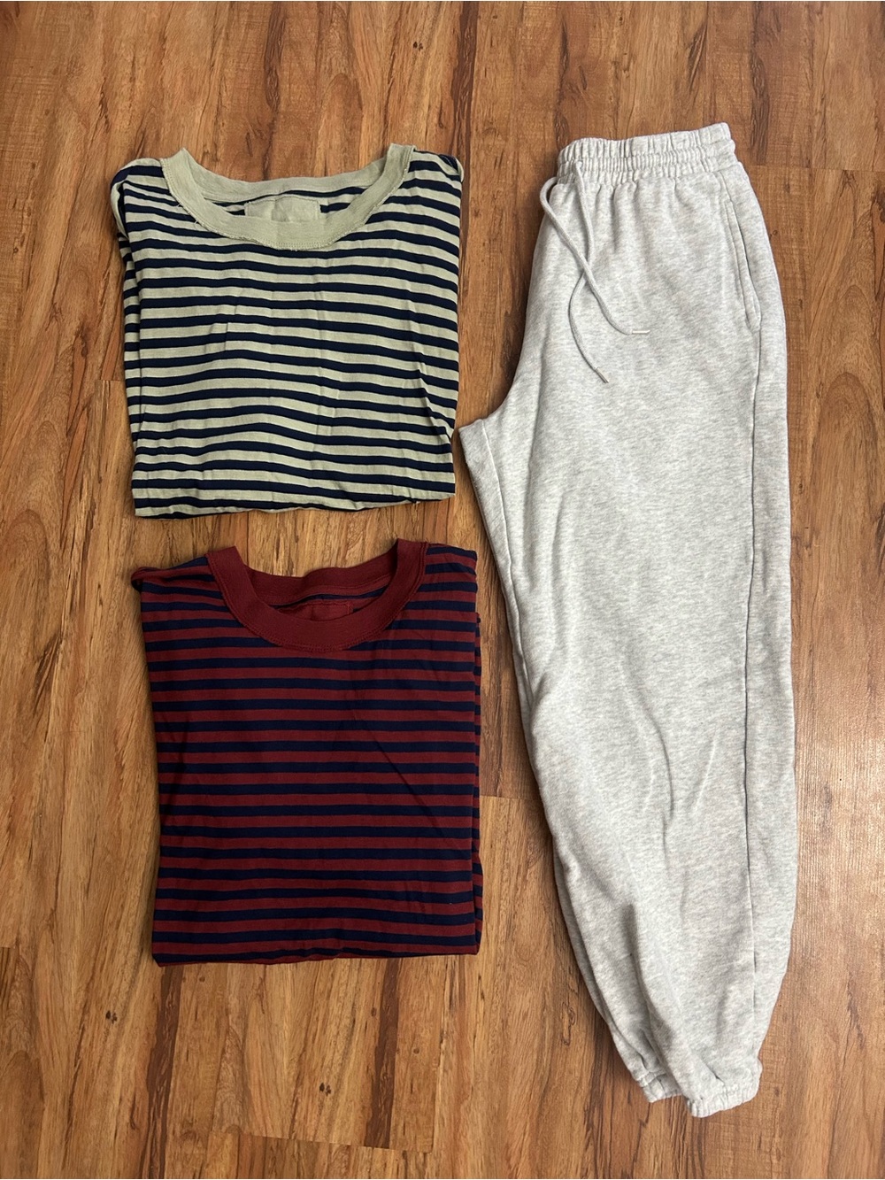Aerie Boyfriend Oversized Striped Top and Old Navy Jogger Sweatpants Womens M